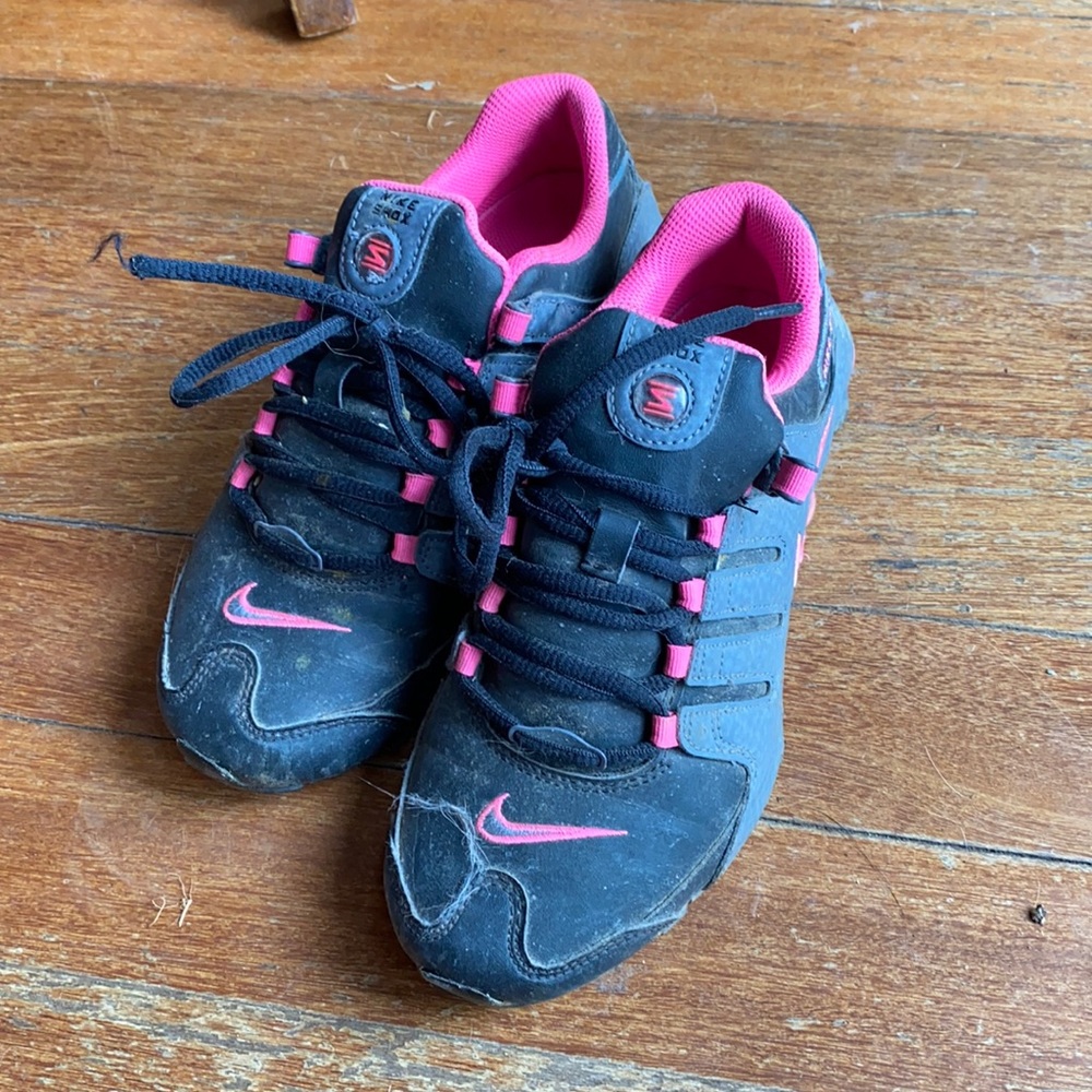 Size 5.5 Nike Shox